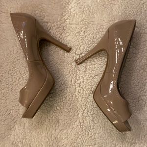 Candies shoes size 8.5 in excellent condition.